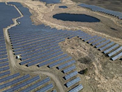 3,5 milliárd dolláros napelem- és akkumulátorpark épül Arkansasban
